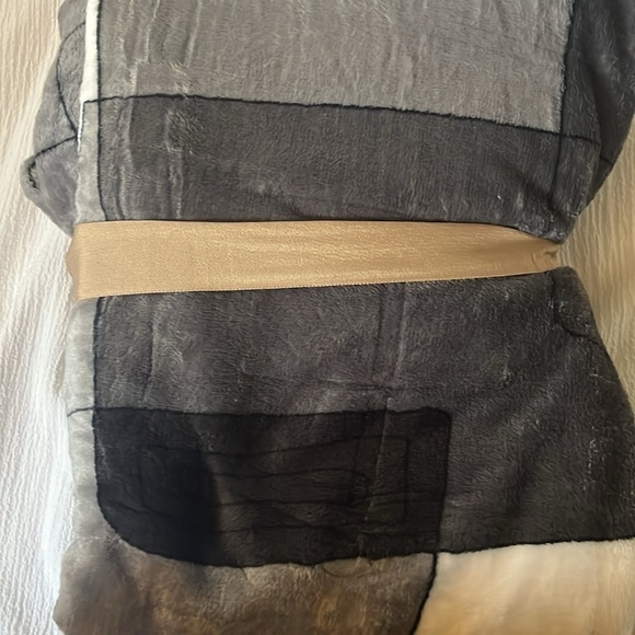 Premium flannel throw blanket - Picture 3 of 4